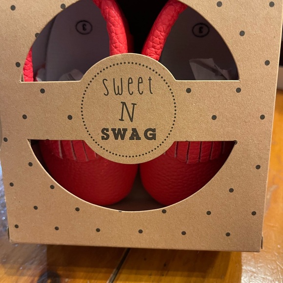 Sweet N Swag Kids Coral Moccasin Shoes size 3 - Picture 4 of 5